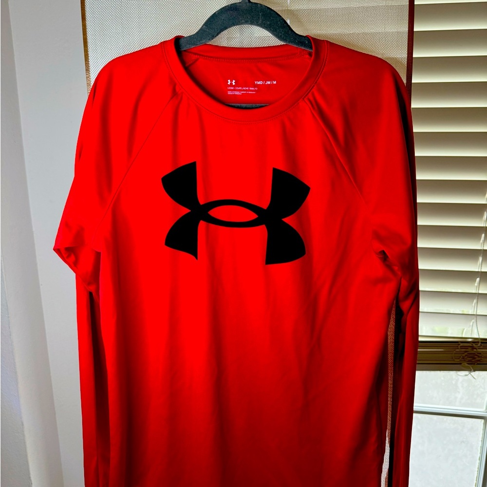 Boys Youth Medium Under Armour Loose Long Sleeved Tee